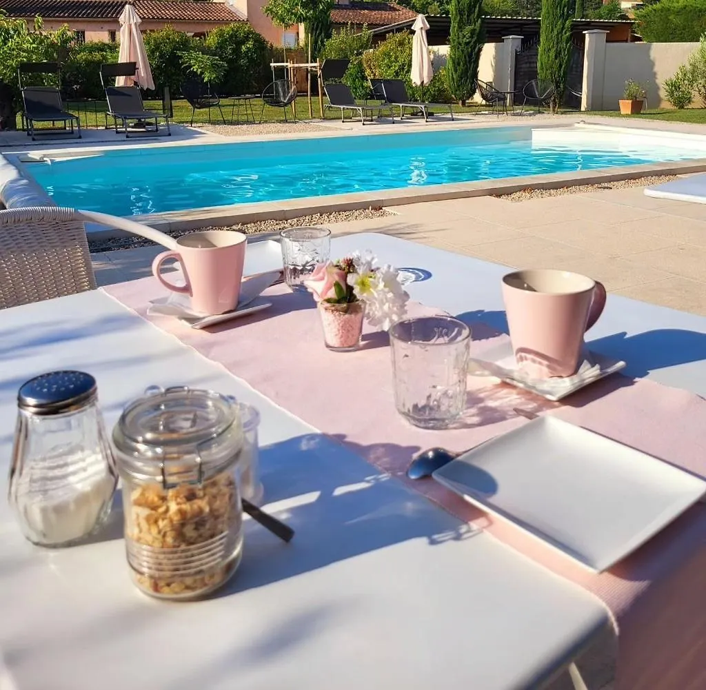 Bed and Breakfast Le Cabanon De Marie à Saignon 0*,
