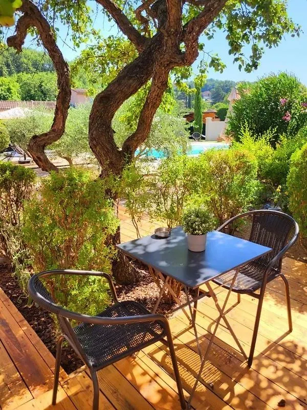 Bed and Breakfast Le Cabanon De Marie à Saignon 0*,  France