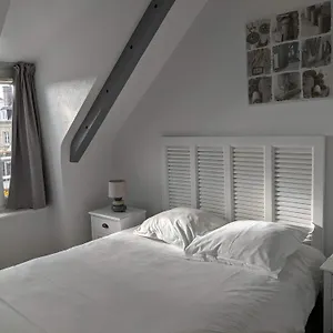 ** Hotel Contact - Le Lion D'or France